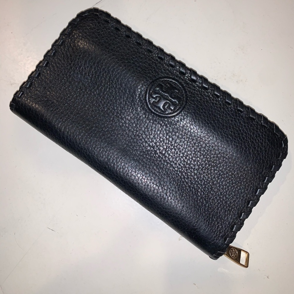 Tory Burch Black zip wallet